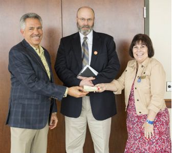 L-R Jeff Rose (Detour), John Bratten (Veteran, Recipient of Patriot Place Good Move Award 2014) and Kathleen Arndt (Patriot Place Program Director) L-R Jeff Rose (Detour), John Bratten (Veteran, Recipient of Patriot Place Good Move Award 2014) and Kathleen Arndt (Patriot Place Program Director)
